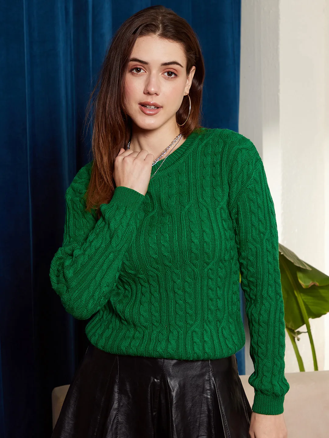 Berrylush Women Solid Green Round Neck Drop-Shoulder Sleeves Acrylic Ribbed Hem Cable Knitted Regular Sweater