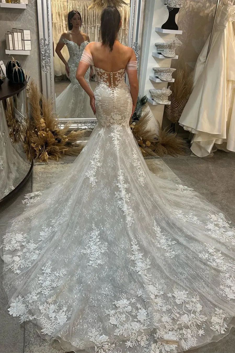 Trendy Floor Length Sweetheart Sleeveless Off-The-Shoulder Lace Wedding Dress with Chapel Train