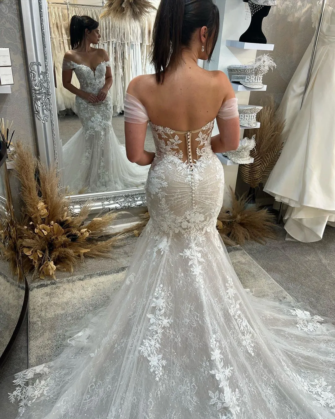 Trendy Floor Length Sweetheart Sleeveless Off-The-Shoulder Lace Wedding Dress with Chapel Train